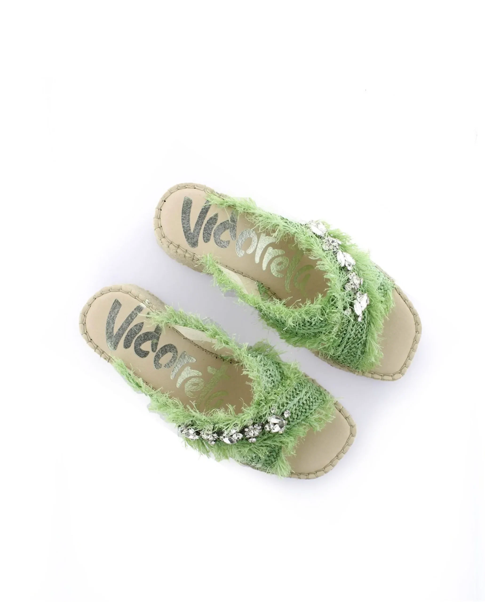Zueco cruzado en rafia cristal verde Vinci